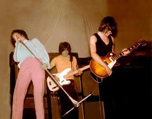 jeffbecksnose's tweet photo. Jeff Beck, Ron Wood and Rod Stewart at the Fillmore in '69. http://t.co/Ggg0jqaKIc