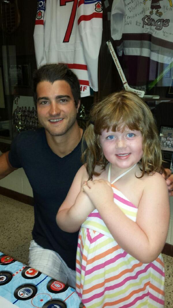 Big night in Dresden, TJ Brodie back home to sign autographs during Jr King camp.