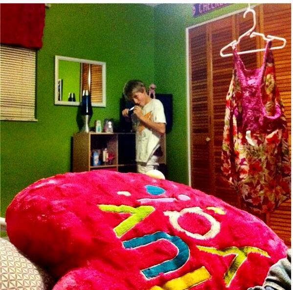 chelseabug10's tweet image. Happy birthday swag fag!!!(: