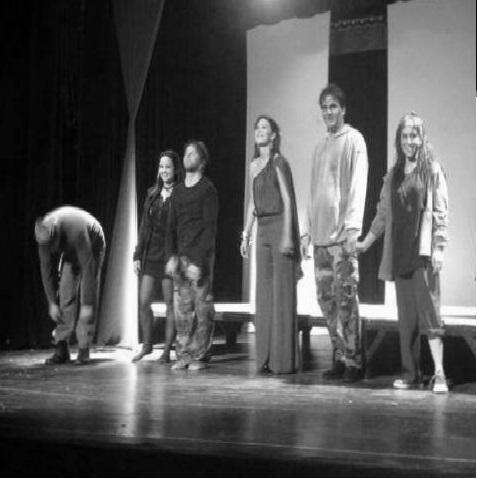 Grupo: Viraje Teatro
Elenco de la Obra: PHAEDRA ´S LOVE Autora: Sarah Kane
Dirección Juan Martín Rivas
10 Agosto 2013