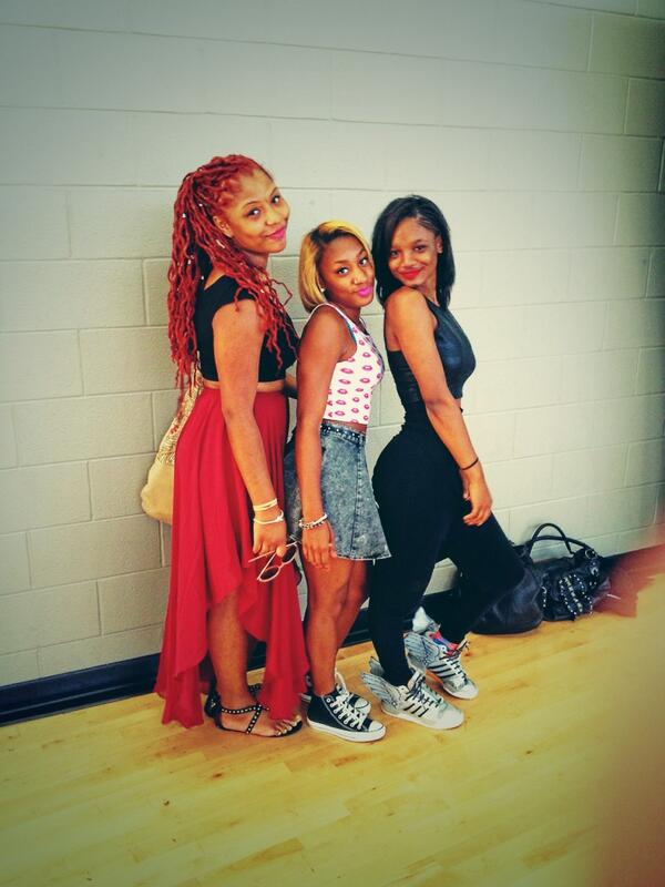 _2bunzzzz's tweet image. Already knew had to get the flick though . #firstdayflow 👭👐💕 @eejik_ @AyeeLulNiya