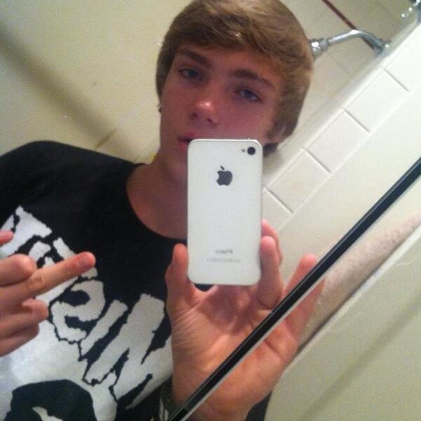 False_Mahone's tweet photo. #RL http://t.co/F2cuy4urW3