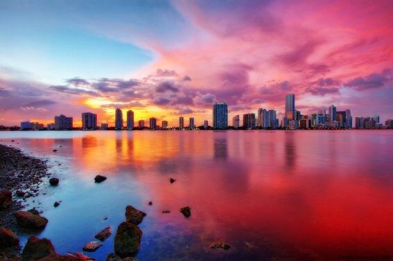 MiamiMetroPD's tweet photo. Check out the 7:40PM sunset today from Metropolitan Miami. Serenity. http://t.co/RoXgiozMYR