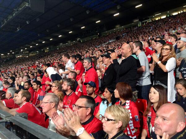 ManUtd's tweet photo. Match attendance at Old Trafford for United vs Chelsea: 75,032. #mufc http://t.co/D5Z2bdkzr5