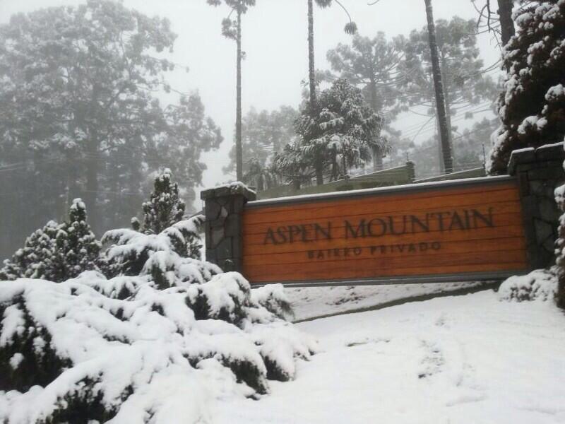 BSq5jMdCYAExdax.jpg:large