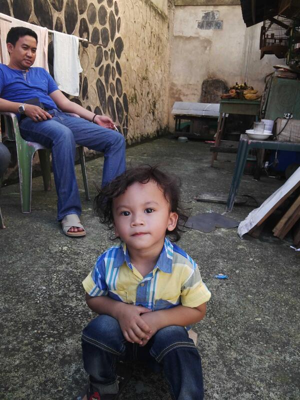 mencari seseorang....
sabar y adekku