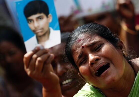 AzzamAmeen's tweet photo. Mother cries with her missing son's pic in Jaffna urging UN Human Rights chief Navi Pillai's help pic by Dinuka L http://t.co/8Ik0Zn29Td