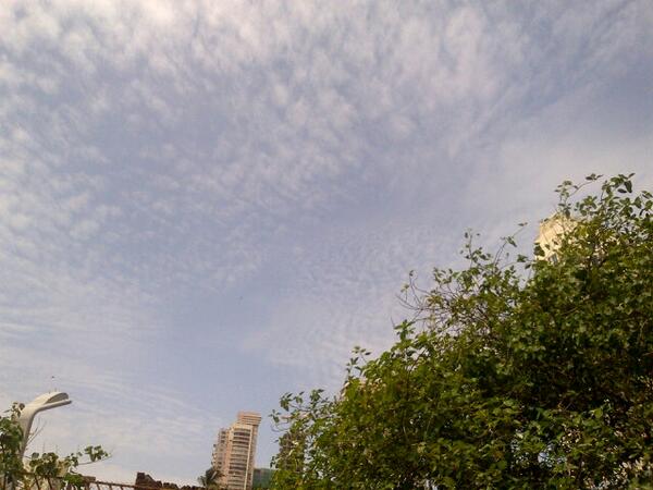 Feriel87's tweet photo. #peaceout #monsoon http://t.co/uqRMZwc4QR