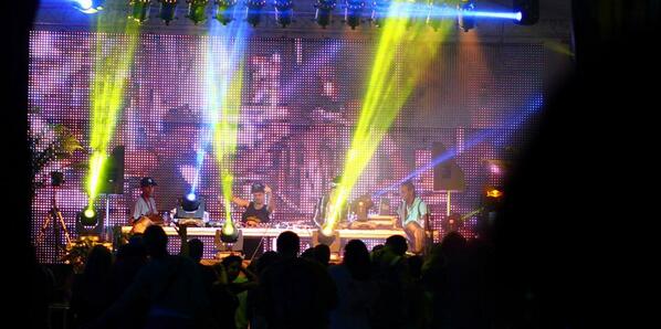 13_STARZ's tweet photo. Live at #UprisingFestival @SelektaG @Val_DJ_V #Reggae #Dancehall http://t.co/byCVKUsPkG http://t.co/NAUevOLGhc
