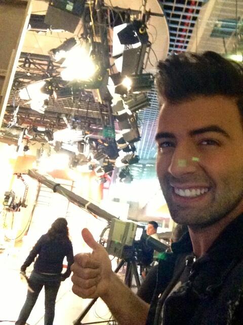 jencarlosmusic's tweet photo. Ya en el set de @nuestrodia_c3!! http://t.co/VGRztjWRcx