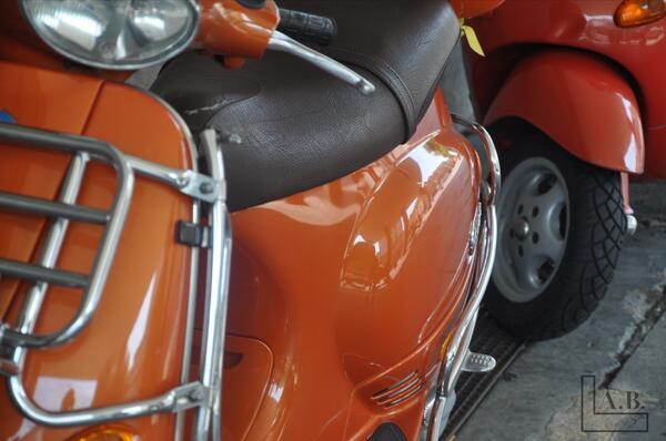 WhatWeL0VE's tweet image. #7Week: Vespa - tangerine