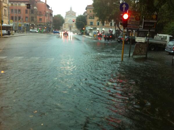 FedericoModelli's tweet image. Piazza Sempione beach - Roma