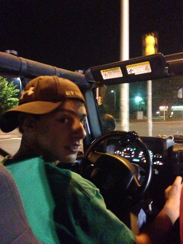 NasiQuotes's tweet photo. Whipin in the jeep #jeepswag #thuglife http://t.co/VlnnTCRJlj