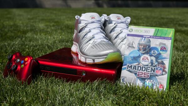 MichaelVick's tweet photo. Lovin the new @EamaddenNFL ! RT to win the VIP kit ASAP! #RunFree http://t.co/PBQFkV9JPB