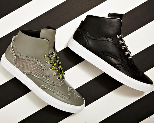 SteveMaddenTR's tweet photo. Beyler! Steve Madden mağazalarında sizin içinde havalı modeller olduğunu biliyor muydunuz? http://t.co/uQBnKpPzu7