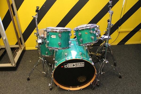 Groovefactory's tweet photo. Aanbieding! Dyke 5-deling drumstel van €900,- nu  €475,-! #Vintage #GrooveFactory http://t.co/m8YkmLrulX http://t.co/gUoegIl57d