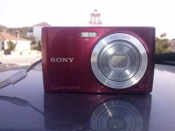 monterobadillo's tweet photo. Se vende camara sony cyber-shot 12.1mega pixels precio 110euros contactar conmigo..!!jejee http://t.co/QE1dqaD3FV