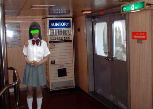 真夏の心霊写真bot 女子高生に謎の手 Http T Co X5ur46qwsd 真夏の心霊写真bot 女子高生に謎の手 Http T Co X5ur46qwsd