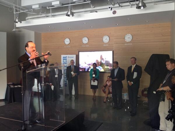 StephenFleming's tweet photo. Ralph de la Vega opens the #ATTfoundry at Tech Square @georgiatech http://t.co/Xd7oH0Lh1S