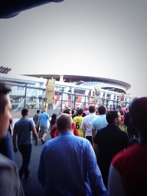 JHalliday__'s tweet photo. Buzzzzzing @arsenal http://t.co/AHzZiMb0AH