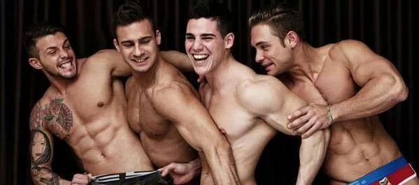 Pin on Men kissing