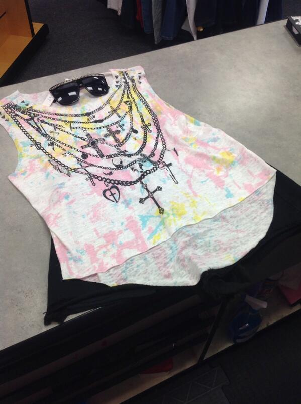 HerobsessionKim's tweet photo. TOP SHOP ,,, OH SO CUTE! http://t.co/Ik3u67eBdN