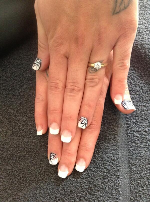 Stepanie1Lock's tweet photo. Nails £20 full set acrylics #no5 http://t.co/CoJ4NmnXOV