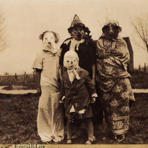 ScaryAssPicks's tweet photo. Halloween in the 1940's http://t.co/FtSRdZlPVp