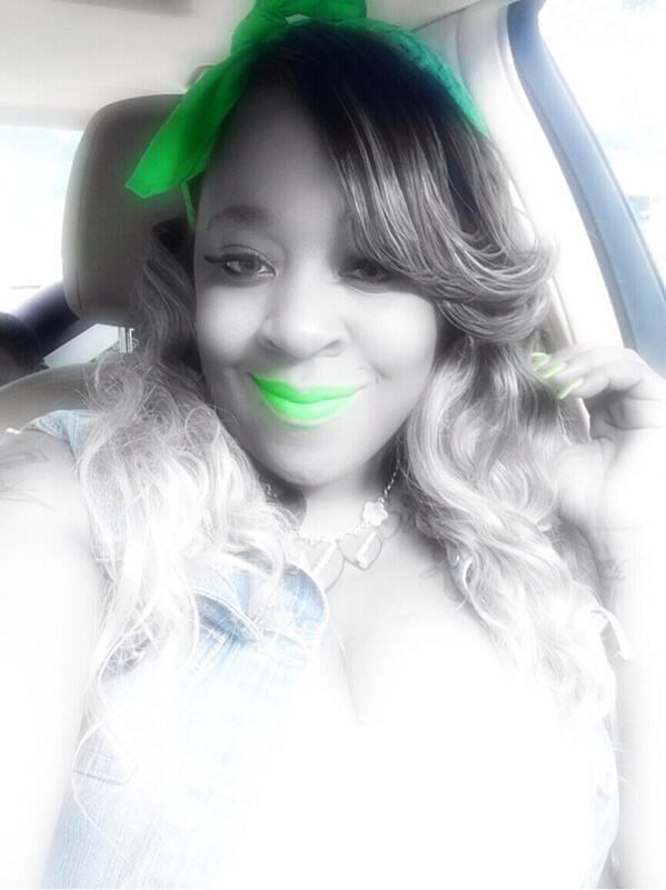 GoddessChelsei's tweet photo. These 👀 drive him crazy 😜💚😍😘 S/O to @KeyshiaKaoir &amp; @KAOIR_Cosmetics @KAOIRdolls #KaOirDoll #Jamaica #LipstickGang http://t.co/ol3iT1ZhDm