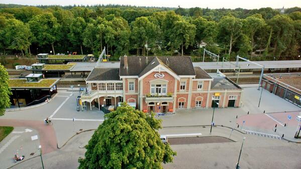 An amazing shot from yesterday. #Train #Station #Baarn by #DutchDroneService follow us now <a href="/NLDroneService/">Dutch Drone Service</a>