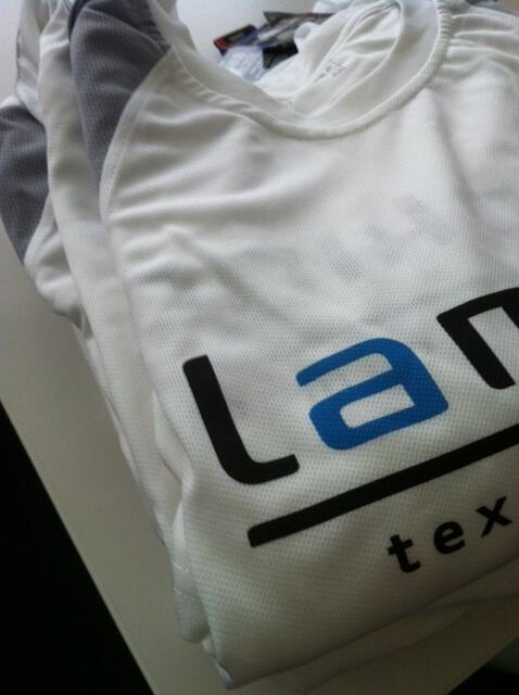 Nog een klein maandje tot de Dam tot Damloop. Onze t-shirts zijn al binnen!