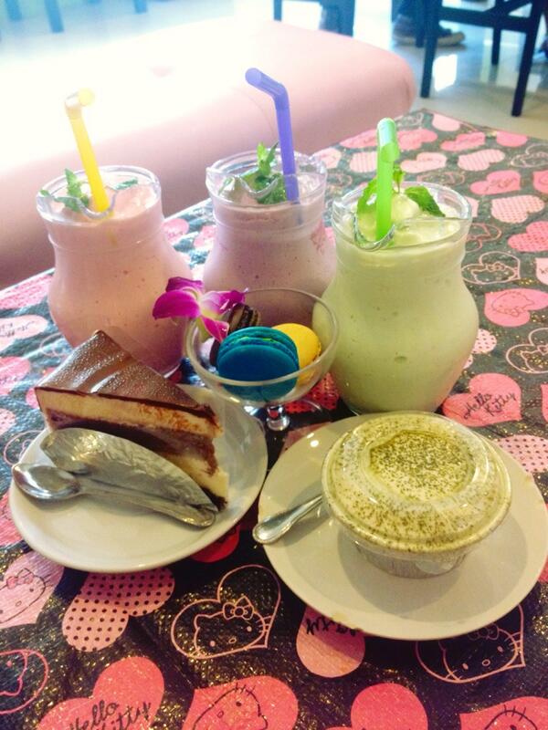 sunkdae's tweet photo. เวลาว่าง เวลากิน เวลาฟิน ;) @TJutarat @sugmog http://t.co/TU2b2EqtS3