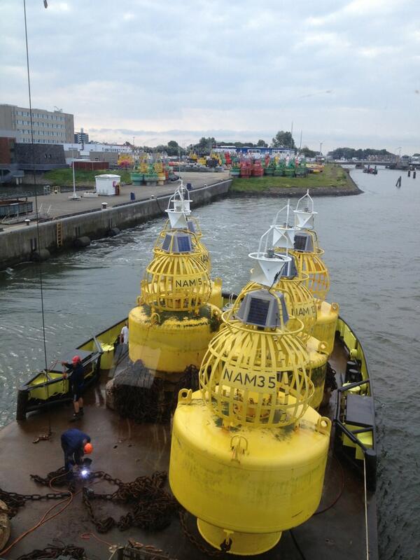 DoDirk's tweet image. Op naar zee, boeien terugleggen, daarna morgen door naar Helgoland #boeiophalen