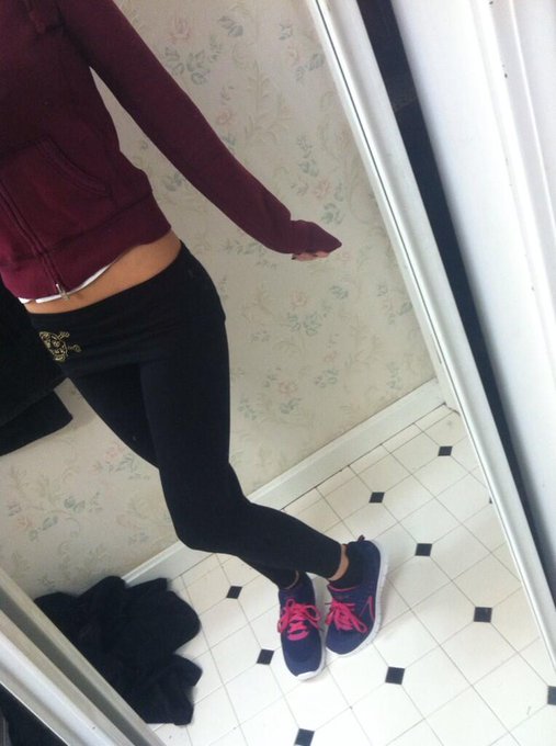 Traveling attire. 😴 http://t.co/LEv1lZbwJ7