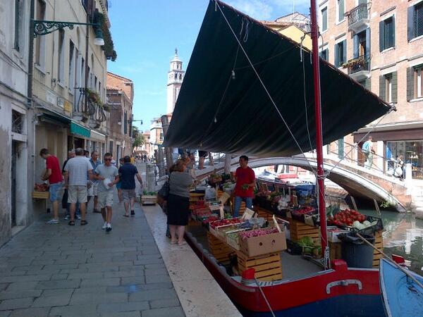 Exploring #hiddenvenice. Fruit market on the water in #dorsoduro district. Today on @insightvacation #journeyfromrome