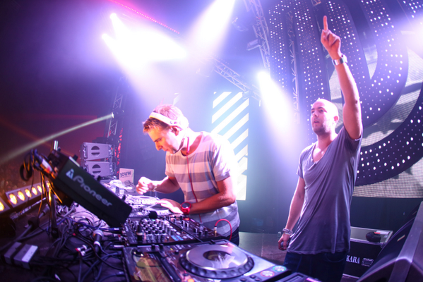 ShowtekFans's tweet photo. KEEP CALM
AND
BUY
BOOYAH!
@Showtekmusic
http://t.co/cFuwKgIvd6
Grab your #Booyah here: http://t.co/ENqOp7gwam http://t.co/BwlyxUcWH0