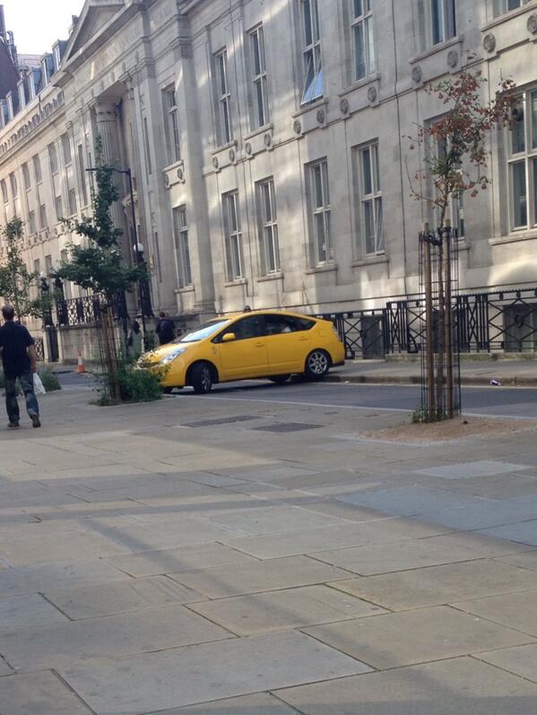 Mat_ebims's tweet image. In London to give a training session for a client and spotted this person attempting an audacious 3 point turn