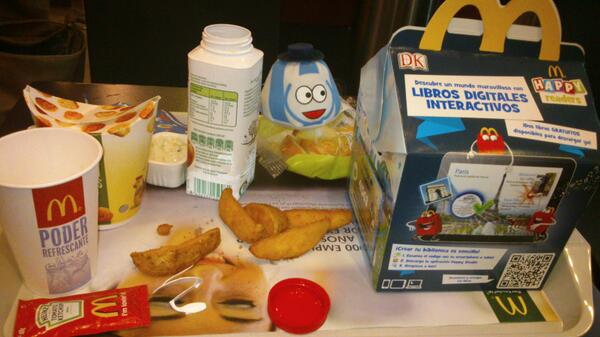 lavidadepou's tweet photo. Pou en el McDonald http://t.co/f05pYyRmmJ