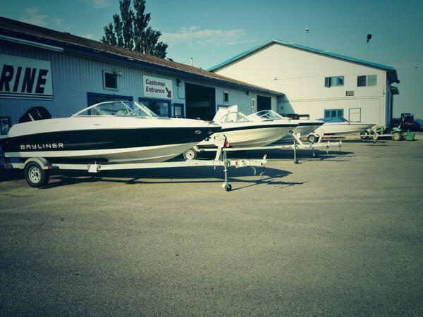 scotta14's tweet photo. The fleet for #dragonboat this weekend. #bayliner #soworthit http://t.co/C09rTiboPP