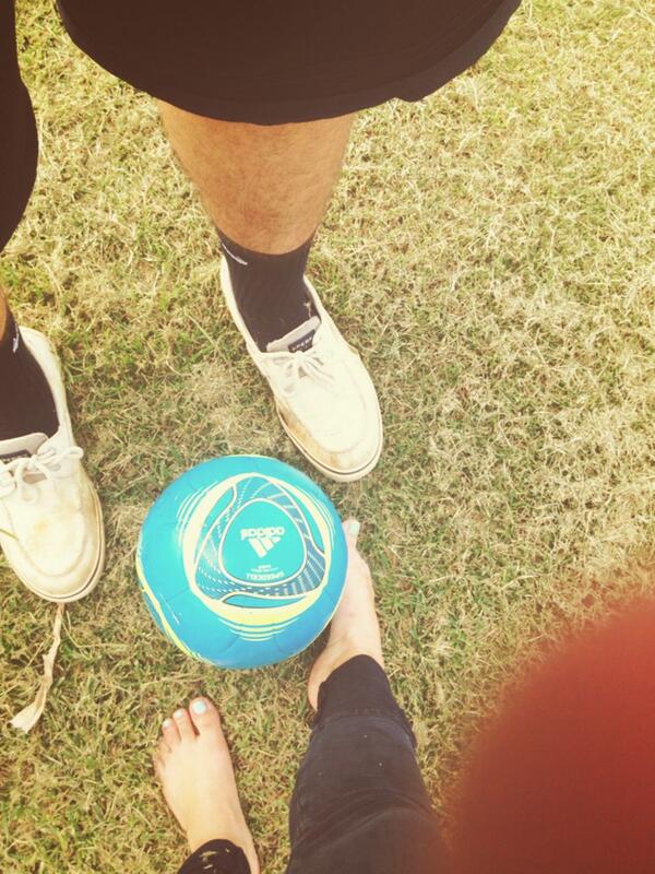 amymangham's tweet image. Ready for soccer season! #beforepractice #barefoot #friends
