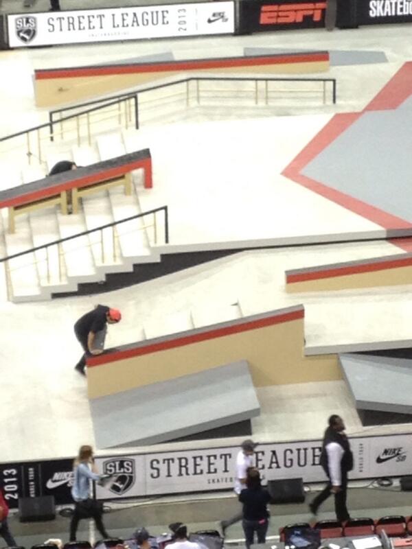 FatTwitties's tweet photo. P Rod making sure everything's buttery http://t.co/CFzql5Vz1T