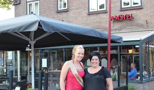 Eierkoningin van Woudenberg vanavond bij ons in 't Eetcafé geweest! <a href="/DaphneVP/">Daphne</a> &amp; @WillekeJim