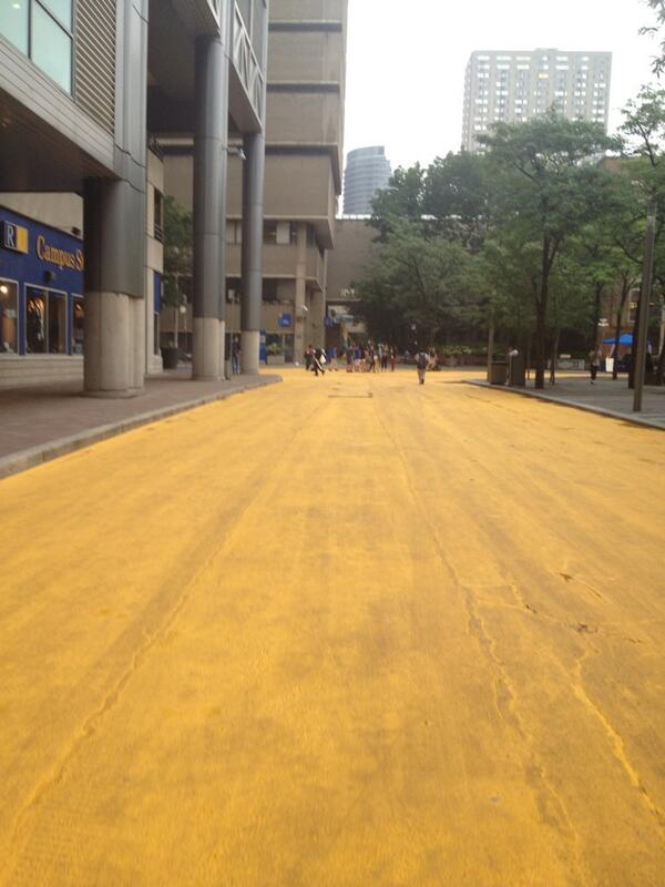 Paulina_F's tweet image. Follow the yellow brick road #wtfryerson #ryersonproblems