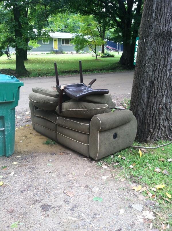 melaniecappell's tweet image. R.I.P couch and chair.. Lmao #summerparties #brokenstuff #funnyshit