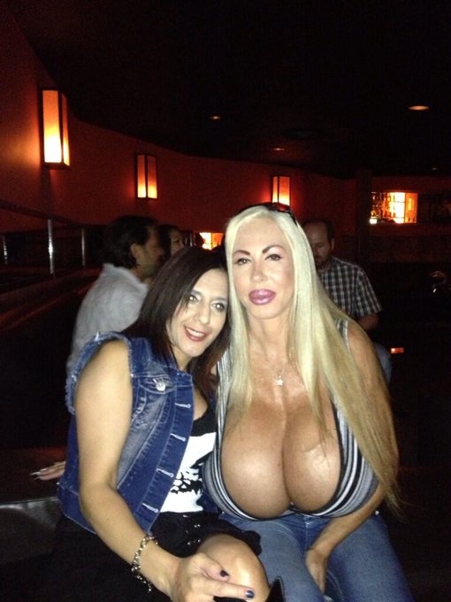 Jen my assistant and I at Skinny's http://t.co/S4RiDSdmVk<a href="/tag/elizabethstarr"class="tags"><span>#elizabethstarr</span></a>