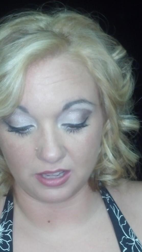 hannahbug88's tweet photo. I'm excited about my date with @jadaBIG tomorrow! This mama is PALE! #wine #tanning and #payroll http://t.co/1PrVFu6G3e