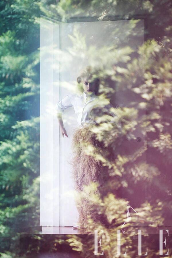 TheGagaPosts's tweet image. Lady Gaga by @RuthHogben for ELLE [2]