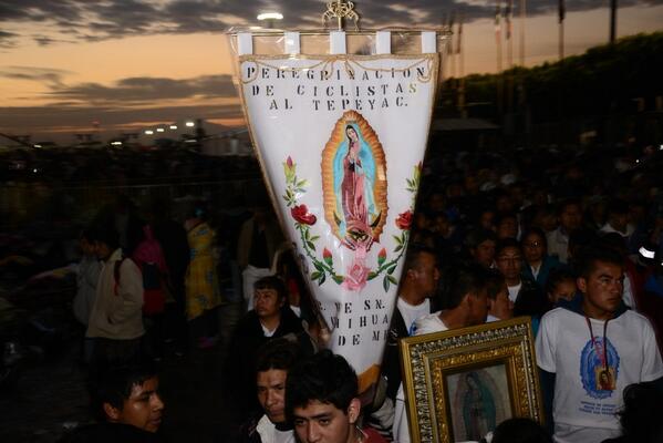 df_mexico's tweet photo. #peregrinacion http://t.co/hcsflAOhQx