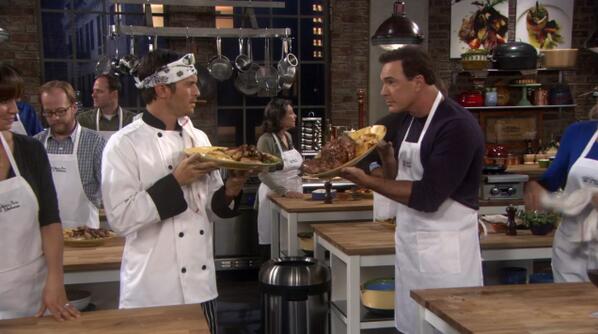 RulesTV's tweet image. Who do you think is the better cook? #CookingClass #RulesOfEngagement tonight
