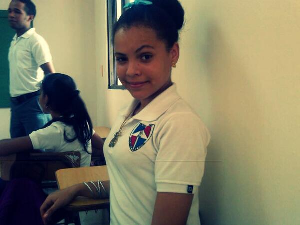 Kadelfi_Star's tweet photo. En el Cole .... http://t.co/uUiIShwBtN